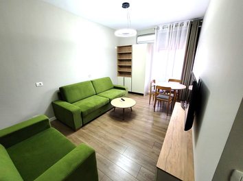 Apartament Qera Garsoniera ndodhet prane Sheshit 21-Dhjetorit