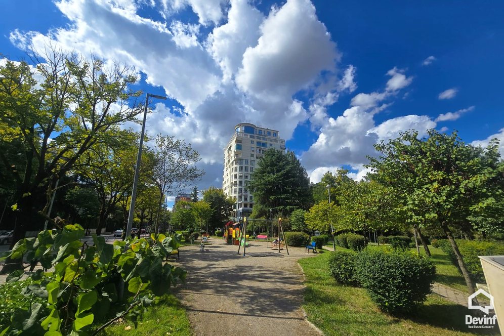 Tirane For Rent Office  EGT Tower in Block area Office klinike spitalore shkolle kursesh Banke investim institucion