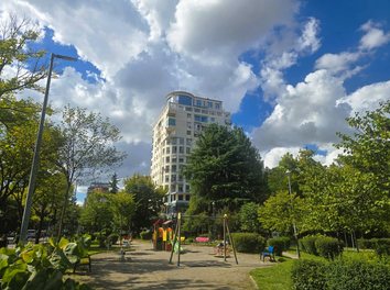 Zyre Qera Pallati EGT Tower ne zonen e Bllokut