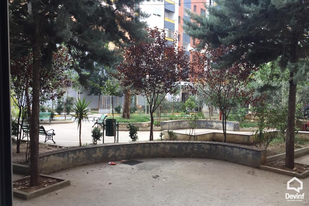 Tirane Shitje Dyqan  Bulevardi Bajram Curri, prane shkolles Hoteleri-Turizem apartament