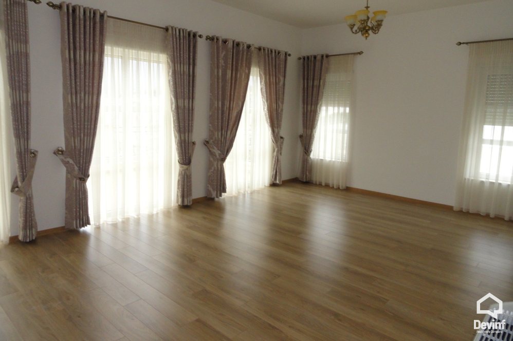 Tirane Shitje Vile Me shume se 4 dhoma Vila ne nje kompleks rezidencial vilash ne periferi te Tiranes kompleks rezidencial