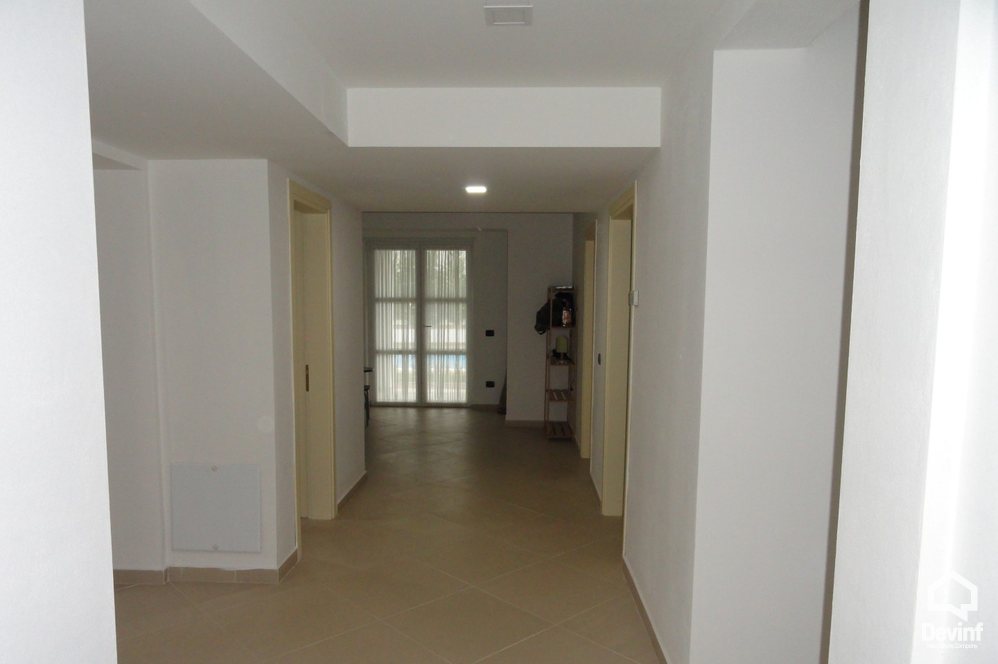 Tirane Shitje Vile Me shume se 4 dhoma Vila ne nje kompleks rezidencial vilash ne periferi te Tiranes kompleks rezidencial