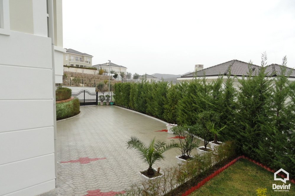 Tirane Shitje Vile Me shume se 4 dhoma Vila ne nje kompleks rezidencial vilash ne periferi te Tiranes kompleks rezidencial
