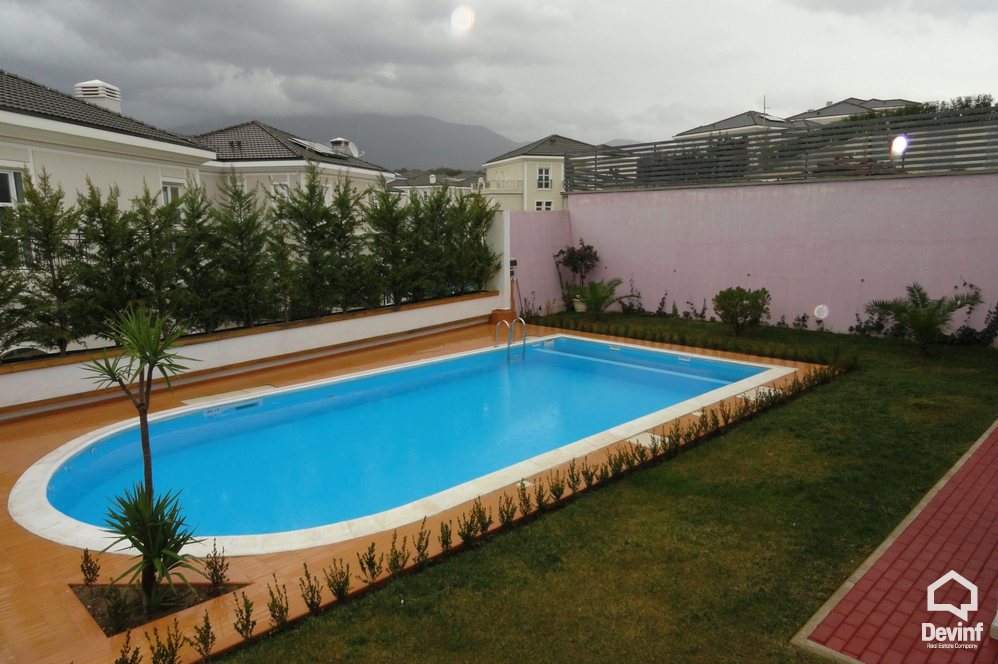 Tirane Shitje Vile Me shume se 4 dhoma Vila ne nje kompleks rezidencial vilash ne periferi te Tiranes kompleks rezidencial