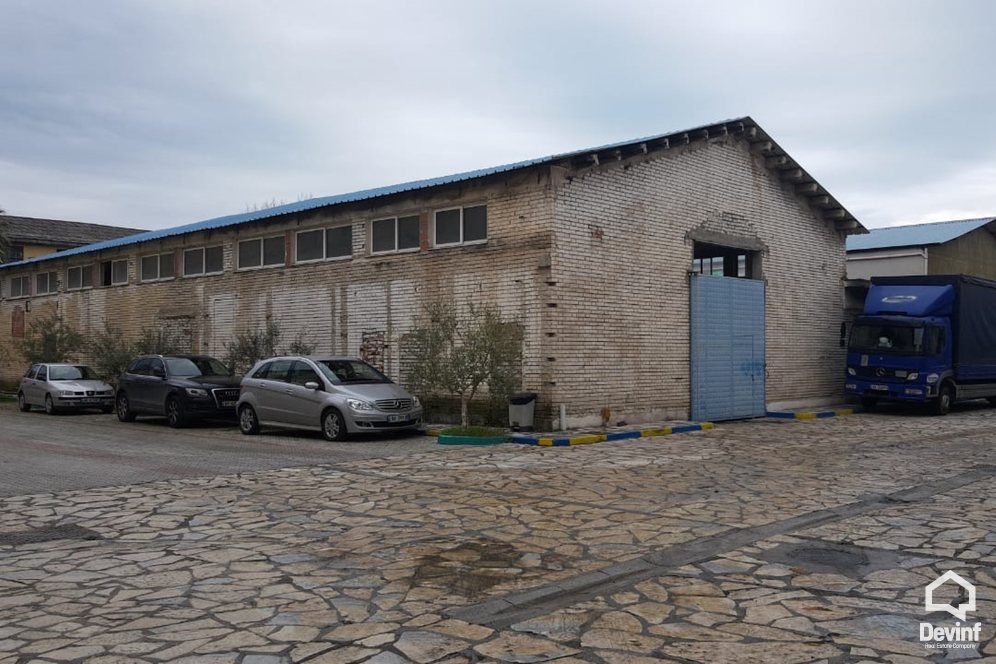 Durres Qera Magazine  Magazine ne zonen industriale te Durresit magazine