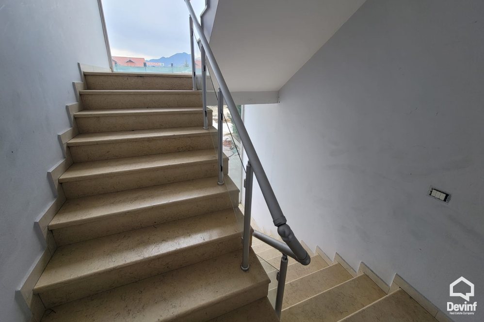 Tirane Qera Ndertese Multifunksionale  Objekt magazinimi/ekspozite prane Qendres Tregtare TEG magazine klinike spitalore ndertese multifunksionale toke bujqesore prodhim show room