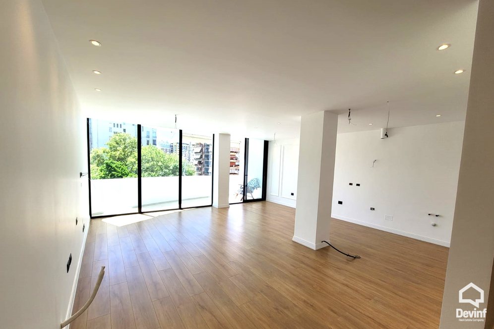 Me Qera Apartament 3+1+A Apartament ne zonen e Bllokut Tirane
