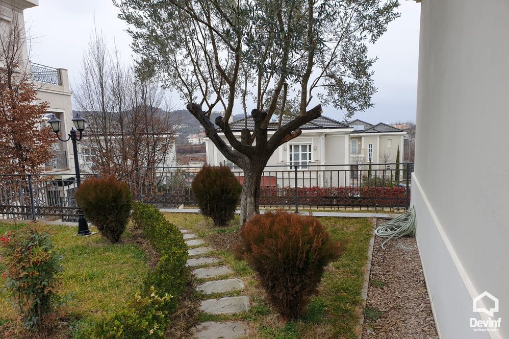 Tirane Qera Vile 4+1+G Vila ne zonen Rezidenciale prane TEG kompleks rezidencial