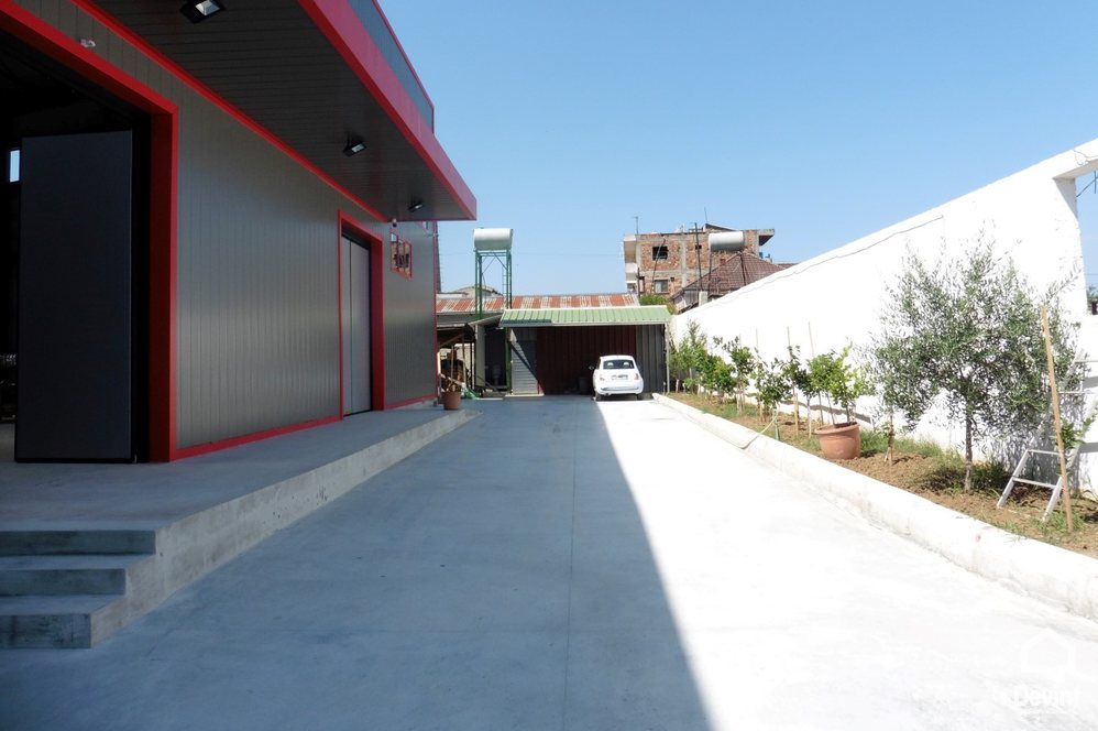 Tirane For Rent Warehouse  In Kombinat area Warehouse