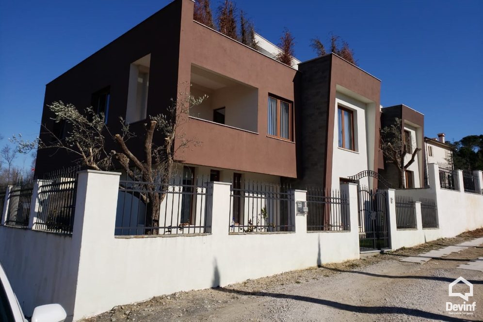 Tirane Qera Vile  Vile tek Liqeni i Tiranes vile