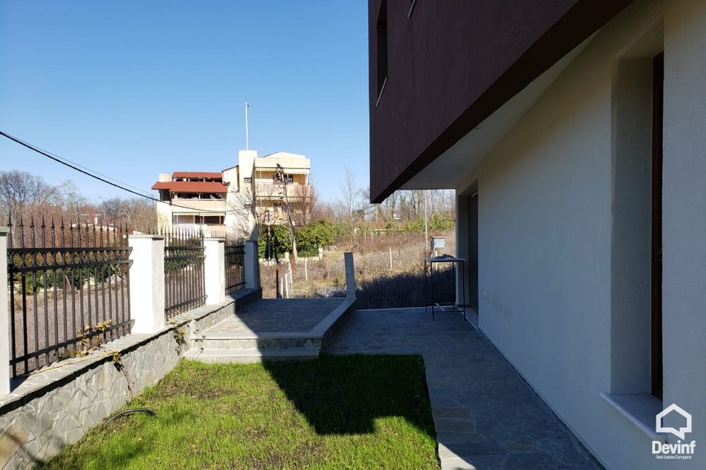 Tirane Qera Vile  Vile tek Liqeni i Tiranes vile