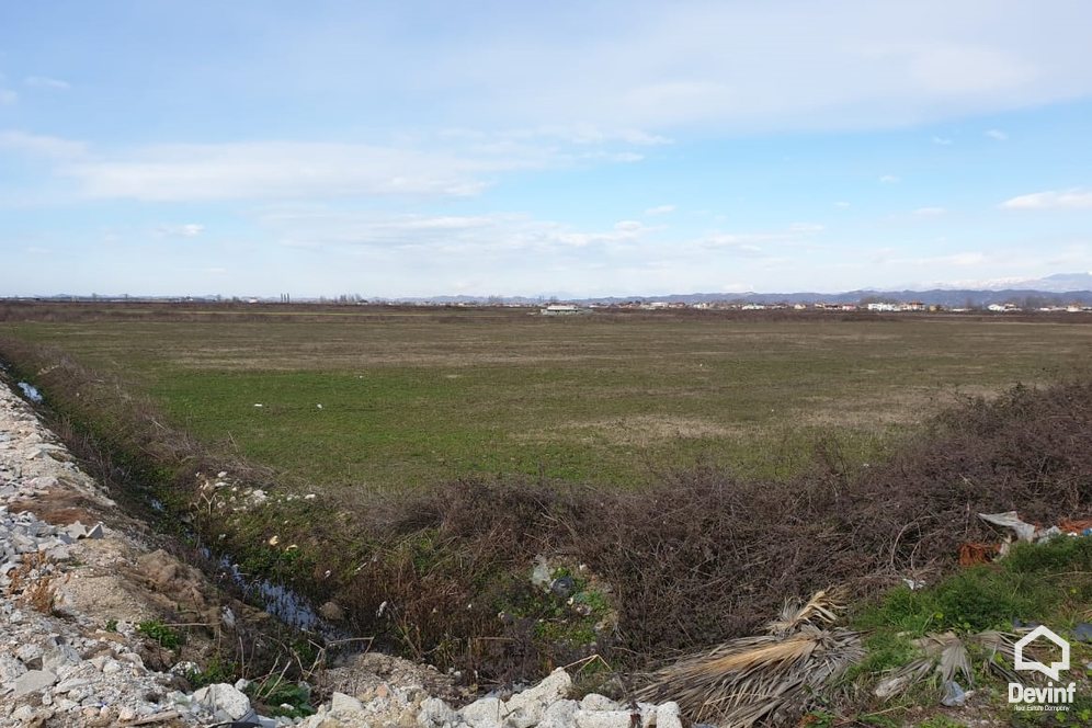 Durres Shitje Toke  Toka ndodhet prane Mektrin Motors toke industriale