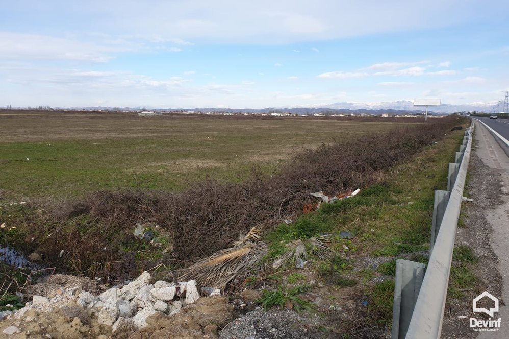 Durres Shitje Toke  Toka ndodhet prane Mektrin Motors toke industriale