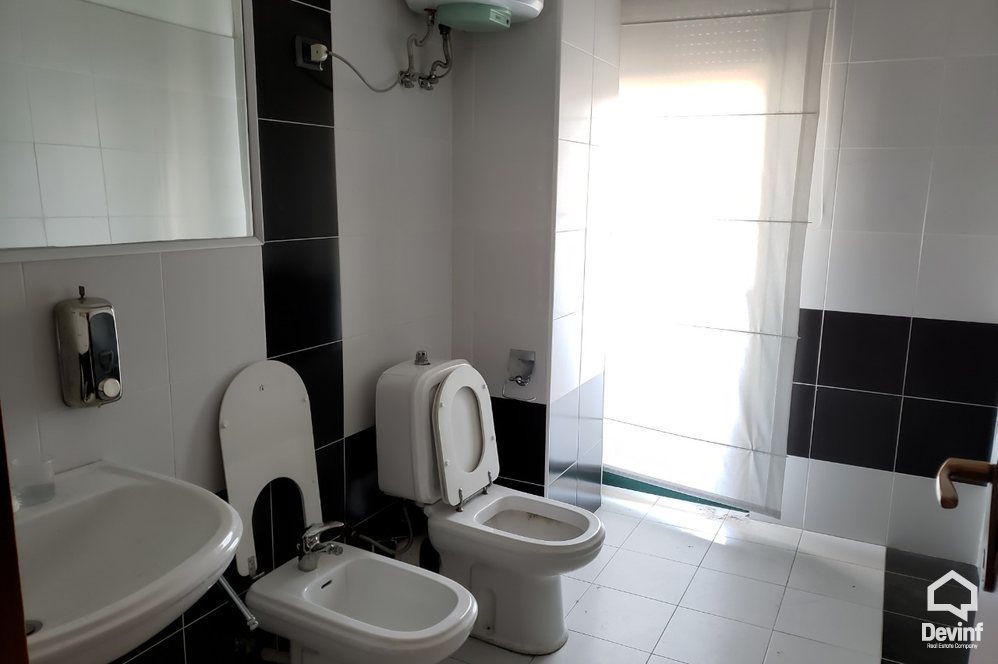 Tirane Qera Zyre  Zyre ne zonen e Bllokut zyre