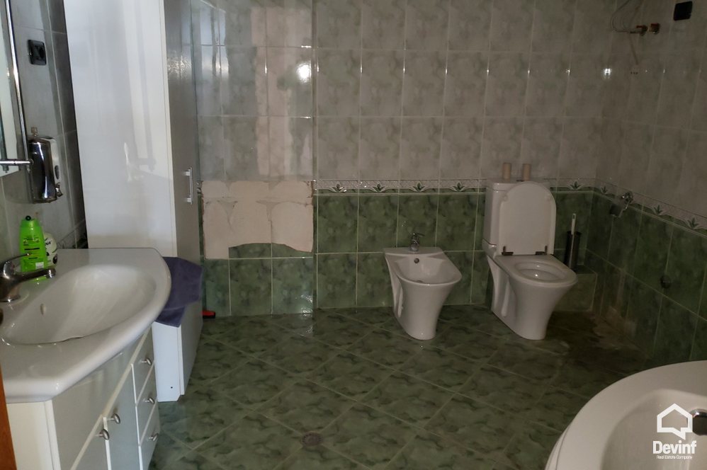 Tirane Qera Zyre  Zyre ne zonen e Bllokut zyre