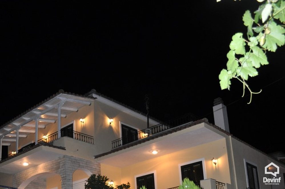 Gjirokaster For Sale Villa Me shume se 4 dhoma Near the Football Stadium of Gjirokaster City Villa