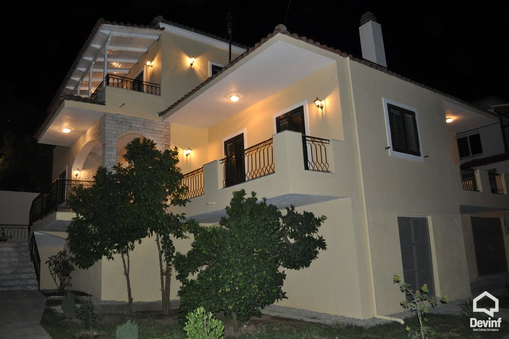 Gjirokaster For Sale Villa Me shume se 4 dhoma Near the Football Stadium of Gjirokaster City Villa