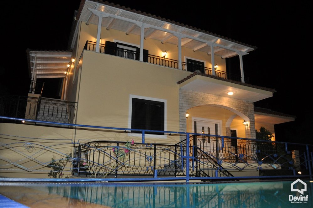 Gjirokaster For Sale Villa Me shume se 4 dhoma Near the Football Stadium of Gjirokaster City Villa