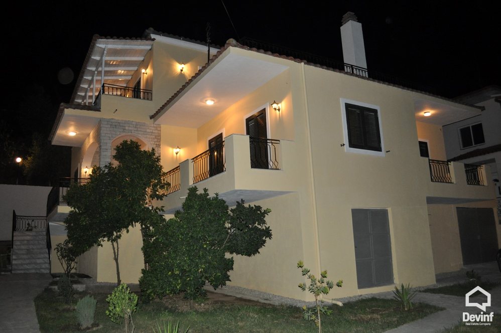 Gjirokaster For Sale Villa Me shume se 4 dhoma Near the Football Stadium of Gjirokaster City Villa