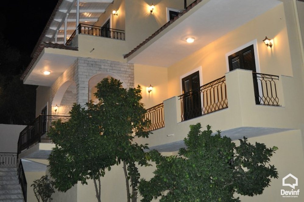 Gjirokaster For Sale Villa Me shume se 4 dhoma Near the Football Stadium of Gjirokaster City Villa
