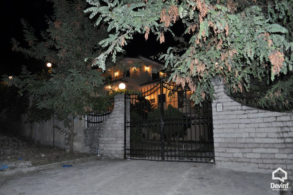 Gjirokaster For Sale Villa Me shume se 4 dhoma Near the Football Stadium of Gjirokaster City Villa