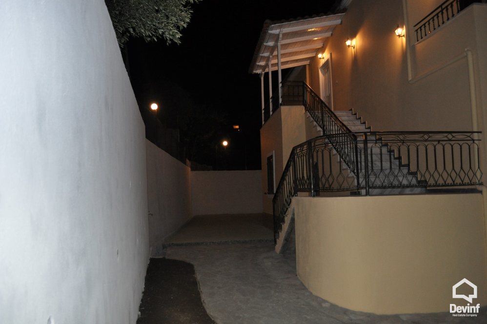 Gjirokaster For Sale Villa Me shume se 4 dhoma Near the Football Stadium of Gjirokaster City Villa