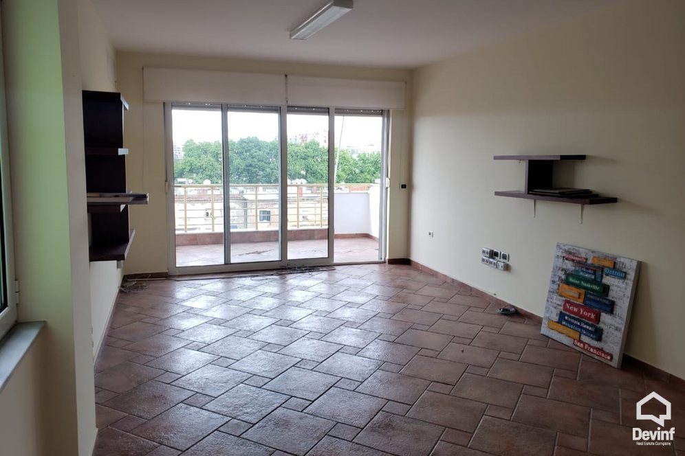Tirane Qera Apartament 2+1+A Zyre ne zonen e Bllokut zyre