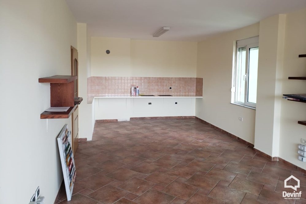Tirane Qera Apartament 2+1+A Zyre ne zonen e Bllokut zyre