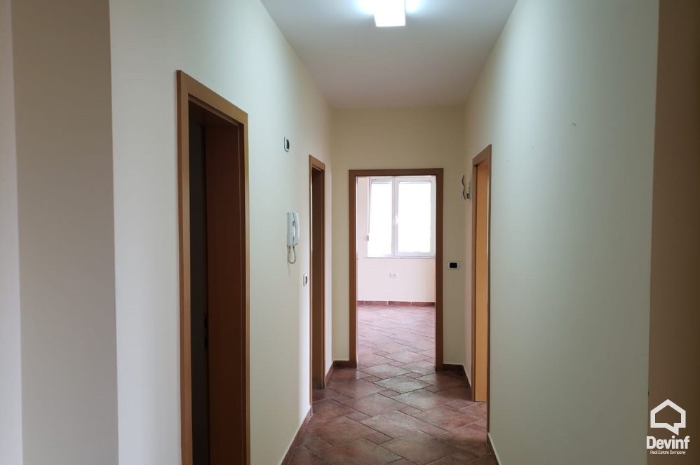 Tirane Qera Apartament 2+1+A Zyre ne zonen e Bllokut zyre