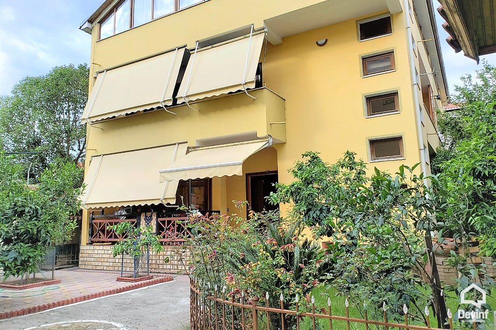 Tirane Shitje Shtepi Private Me shume se 4 dhoma Rruga Don Bosko zyre