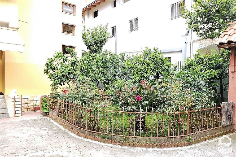 Tirane Shitje Shtepi Private Me shume se 4 dhoma Rruga Don Bosko zyre