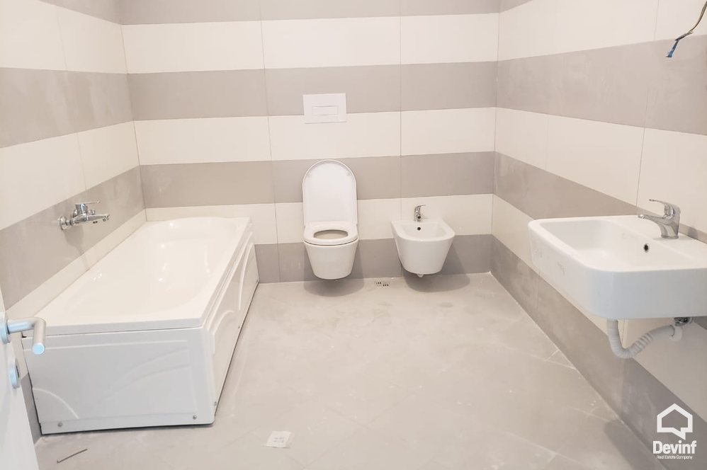 Tirane Qera Apartament 3+1+A Ndertese e re ne zonen e ish Bllokut apartament zyre