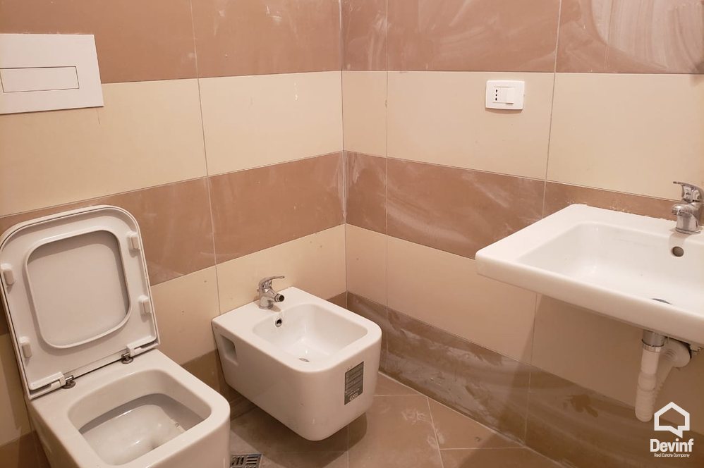 Tirane Qera Apartament 3+1+A Ndertese e re ne zonen e ish Bllokut apartament zyre