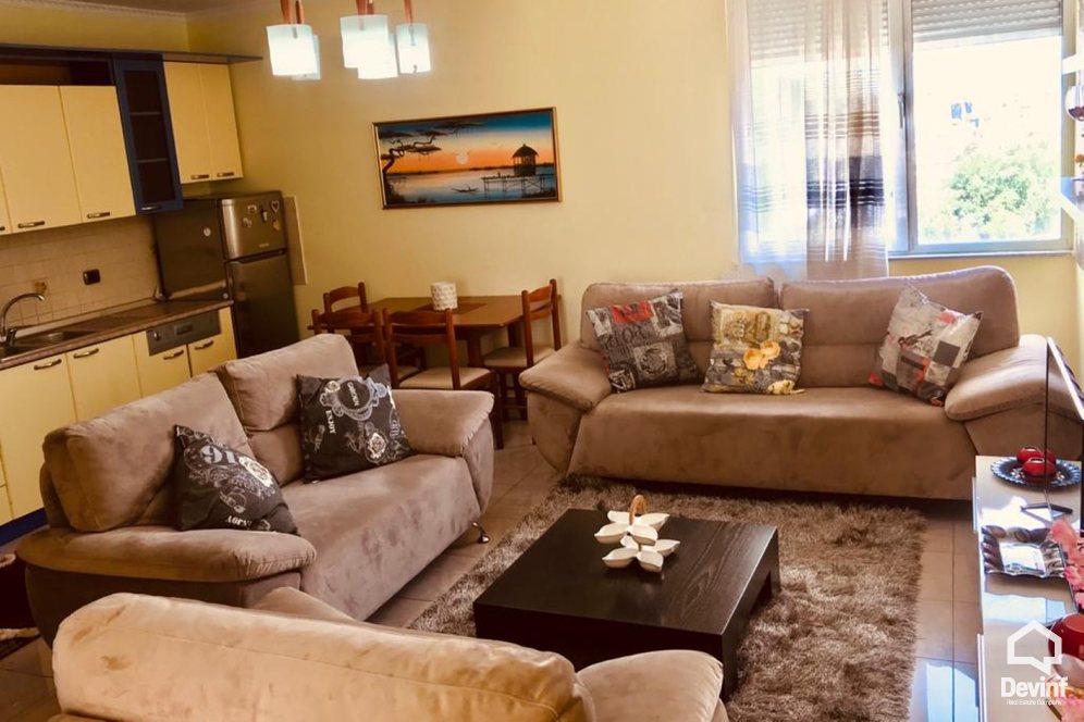 Tirane Qera Apartament 2+1+A Apartament ne zonen e Bllokut apartament