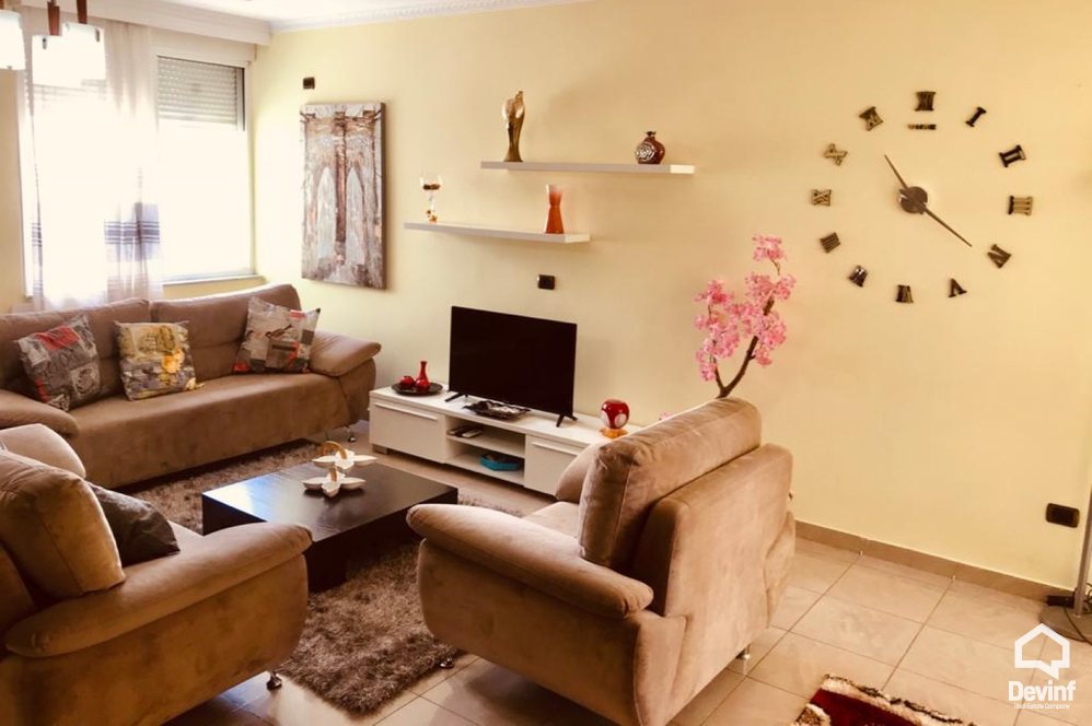 Tirane Qera Apartament 2+1+A Apartament ne zonen e Bllokut apartament