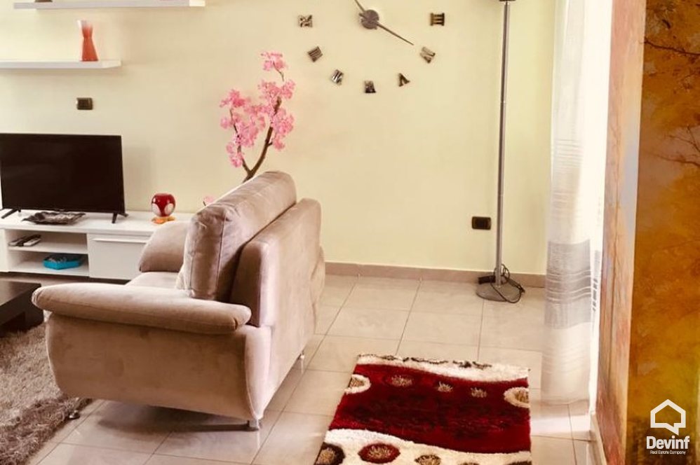 Tirane Qera Apartament 2+1+A Apartament ne zonen e Bllokut apartament