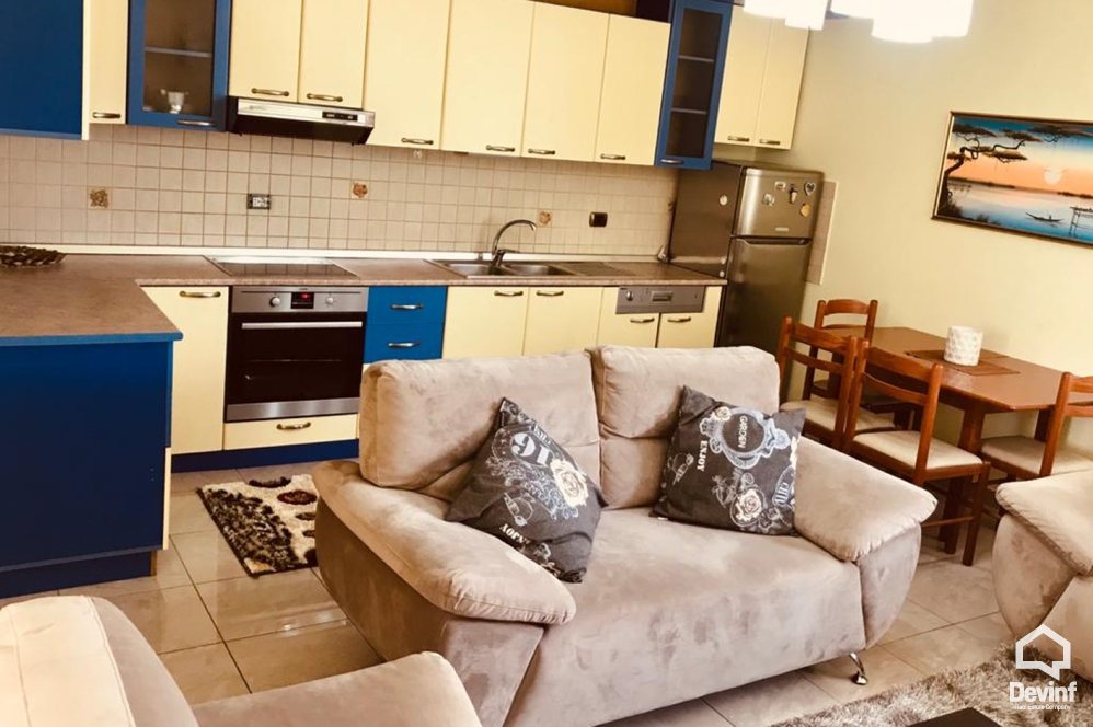 Tirane Qera Apartament 2+1+A Apartament ne zonen e Bllokut apartament