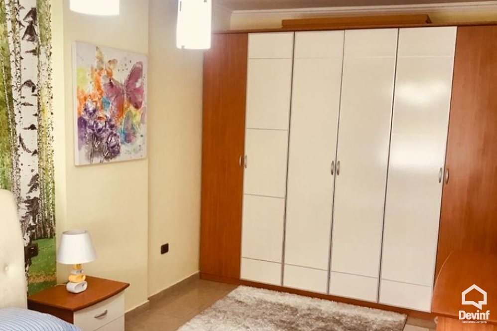 Tirane Qera Apartament 2+1+A Apartament ne zonen e Bllokut apartament