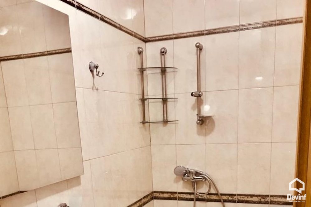 Tirane Qera Apartament 2+1+A Apartament ne zonen e Bllokut apartament