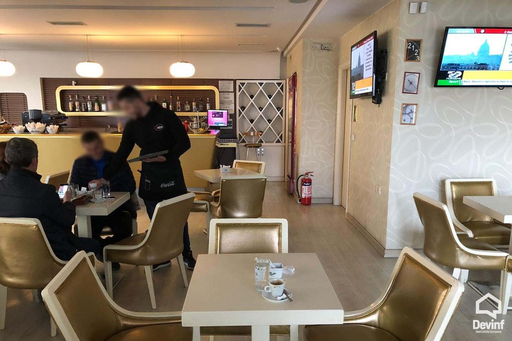 Tirane Qera Bar-Restorant  Bulevardi Zhan D Ark bar-kafe