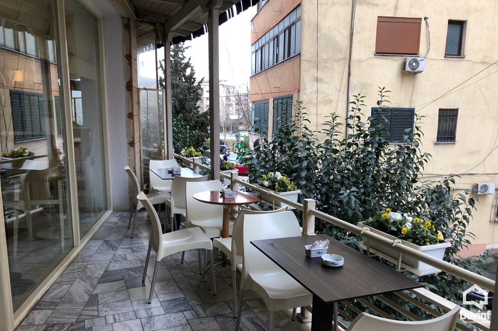 Tirane Qera Bar-Restorant  Bulevardi Zhan D Ark bar-kafe
