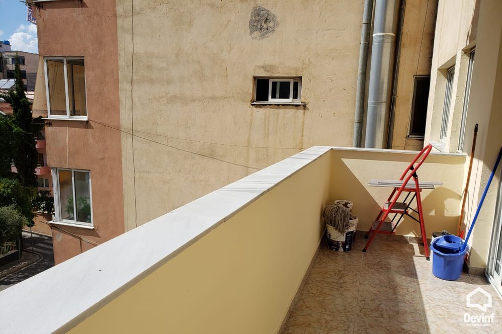 Tirane Qera Apartament 2+1+A Apartament ne Rrugen Komuna e Parisit apartament
