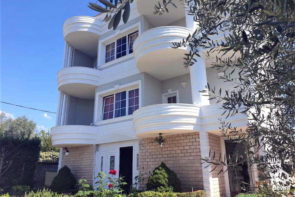 Tirane For Sale Villa 3+1+G Villa situated close to Lake of Tirana Villa