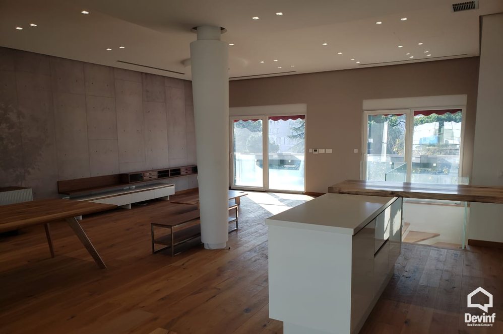 Tirane Qera Apartament 4+1+A Apartament ne zonen e Bllokut apartament