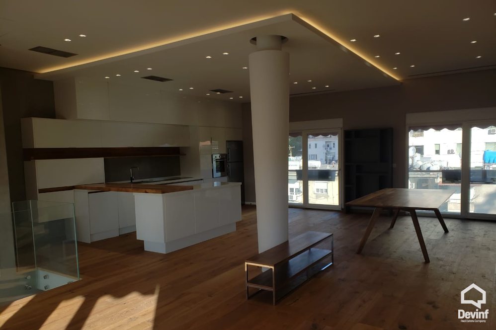 Tirane Qera Apartament 4+1+A Apartament ne zonen e Bllokut apartament
