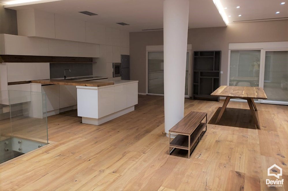 Tirane Qera Apartament 4+1+A Apartament ne zonen e Bllokut apartament