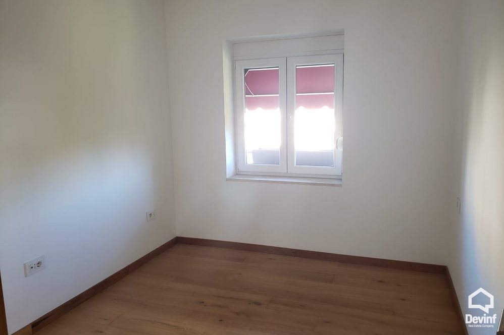 Tirane Qera Apartament 4+1+A Apartament ne zonen e Bllokut apartament