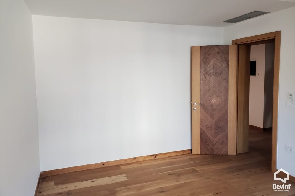 Tirane Qera Apartament 4+1+A Apartament ne zonen e Bllokut apartament