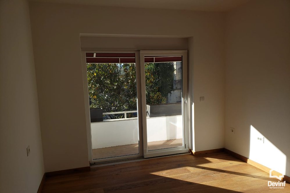 Tirane Qera Apartament 4+1+A Apartament ne zonen e Bllokut apartament
