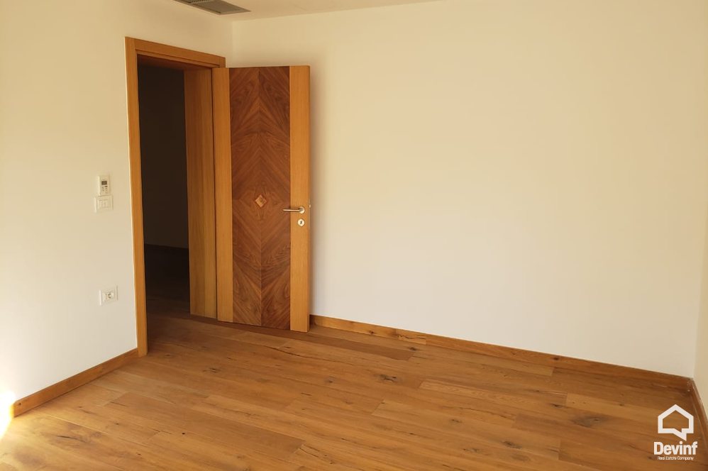 Tirane Qera Apartament 4+1+A Apartament ne zonen e Bllokut apartament